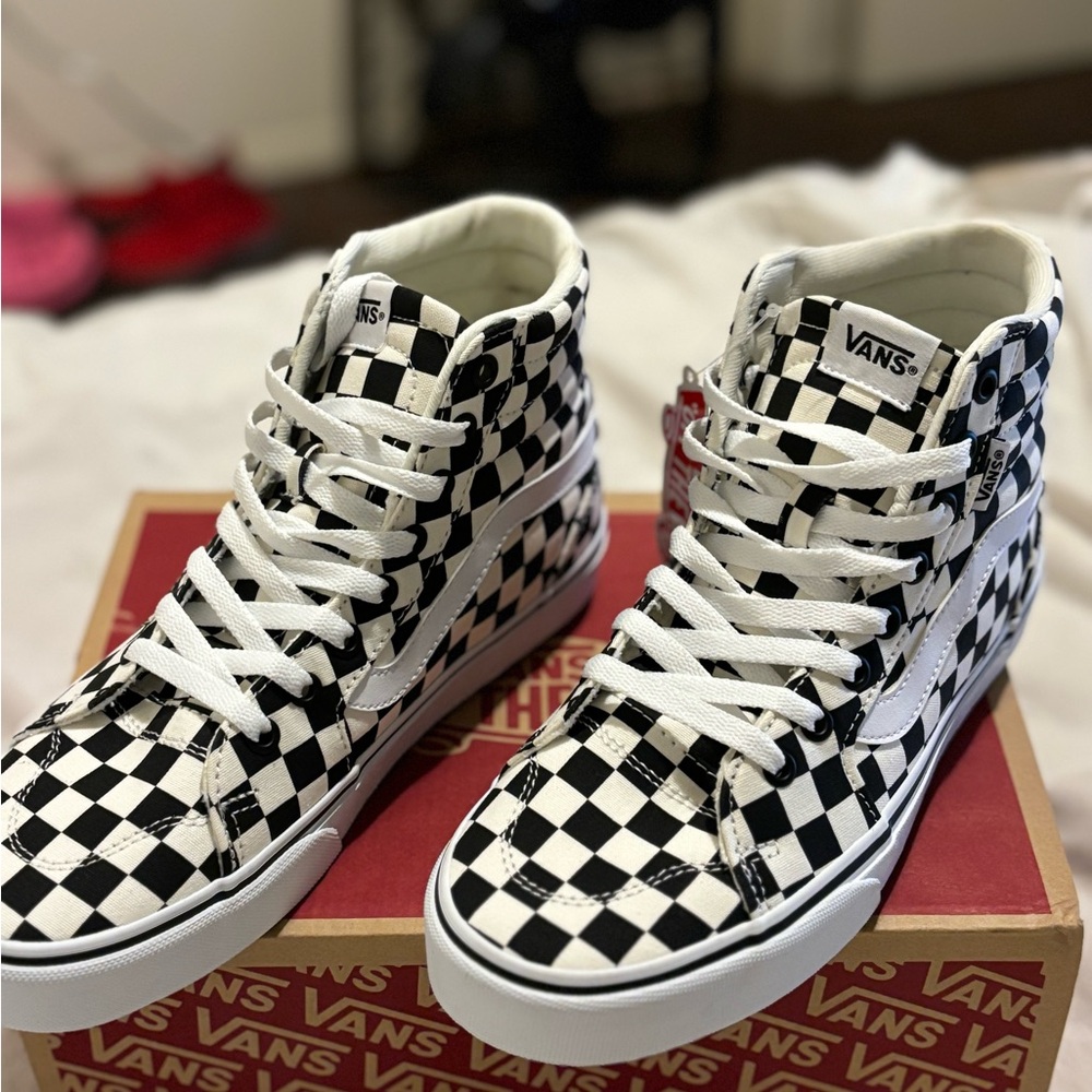 New women high top Vans in new excellent condition
